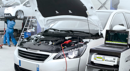 GYSFLASH Battery Support Unit & Diagnostic Charger 100.12 029453 in use